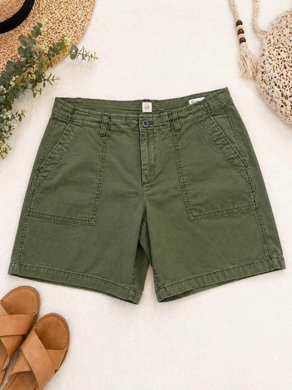Gap Girlfriend Chino Shorts Olive Green High Rise Utility Size 14 Tall EUC